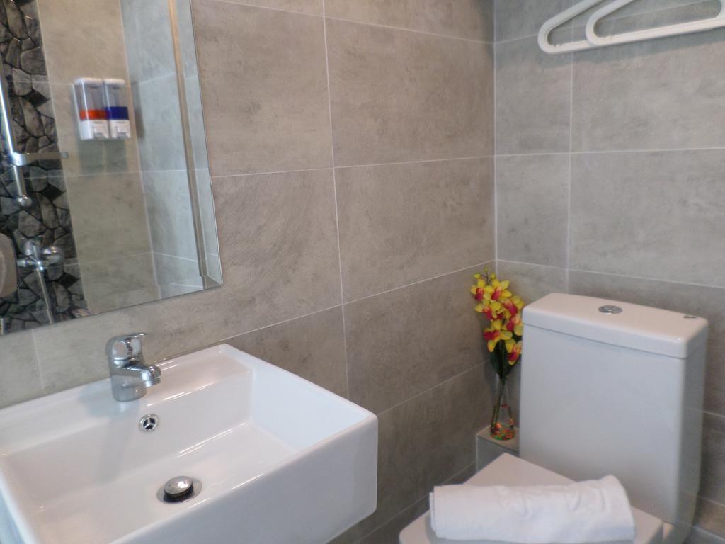 Sunrise Royal - Boutique Hostel كاولون المظهر الخارجي الصورة