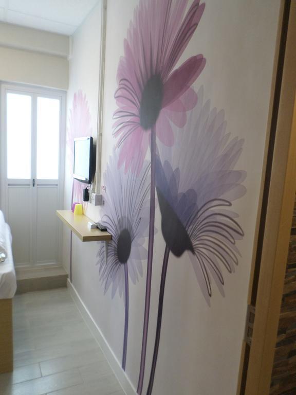 Sunrise Royal - Boutique Hostel كاولون المظهر الخارجي الصورة
