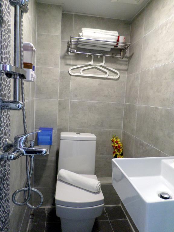 Sunrise Royal - Boutique Hostel كاولون المظهر الخارجي الصورة