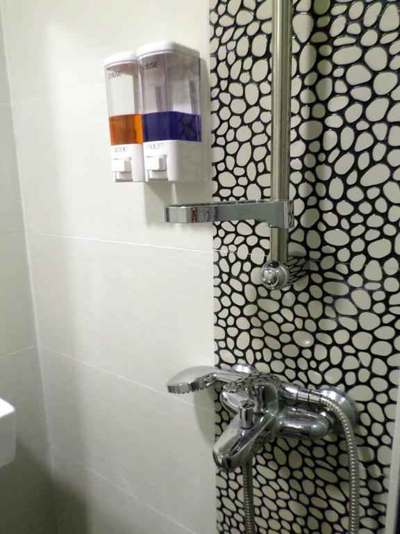 Sunrise Royal - Boutique Hostel كاولون المظهر الخارجي الصورة