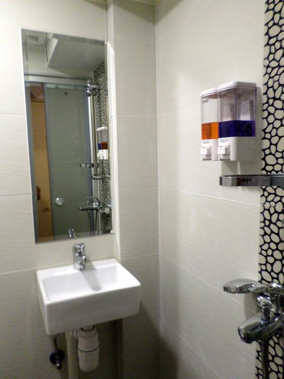 Sunrise Royal - Boutique Hostel كاولون المظهر الخارجي الصورة